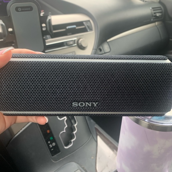 SONY portable Bluetooth speaker - Picture 1 of 2